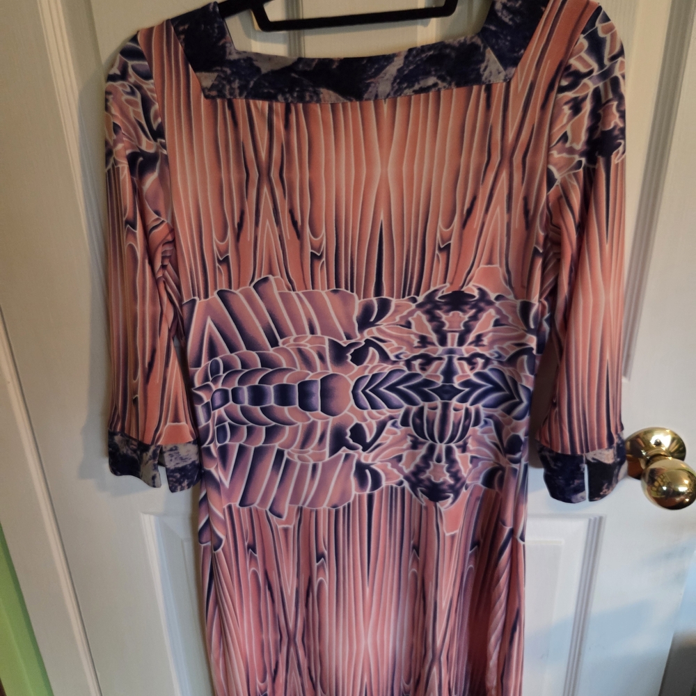 Pretty BCBGMaxAzria Pink and Navy Abstract dress - Picture 6 of 10